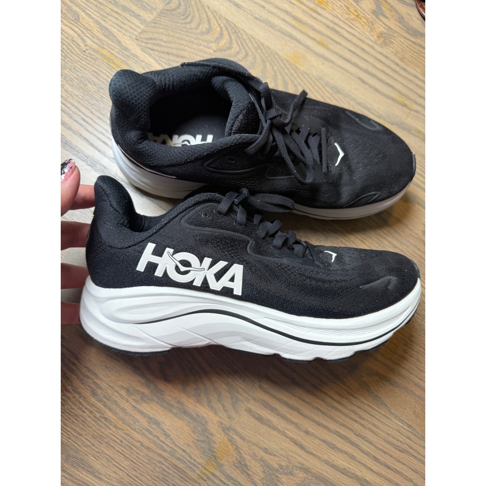 Hoka Clifton 10 Womens Running Shoes Black White Sneakers 7.5B 1162031-BWHT